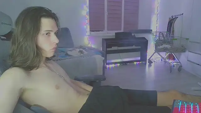 Snapshot of CandyChell chatting on 03.05.25 CandyChell online show from 03.05.25