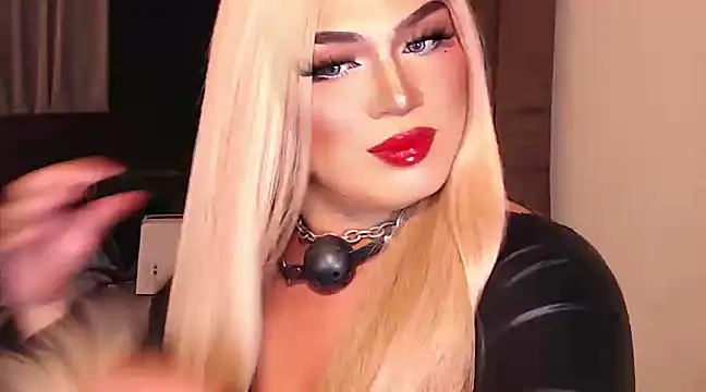 Snapshot of Bitch_Fowler69 chatting on 12.12.24 Bitch Fowler69 online show from 12.12.24