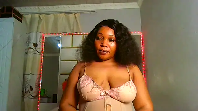 Snapshot of SexyyNana chatting on 02.16.25 SexyyNana online show from 02.16.25