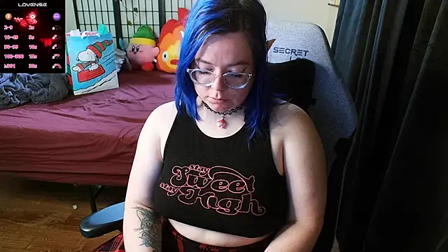 Snapshot of KiraSpitQueen chatting on 12.25.24 KiraSpitQueen online show from 12.25.24