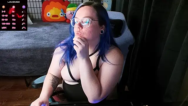 Snapshot of KiraSpitQueen chatting on 01.31.25 KiraSpitQueen online show from 01.31.25