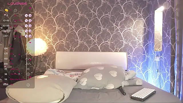 Snapshot of MiaMiaMeow chatting on 10.13.25 MiaMiaMeow online show from 10.13.25