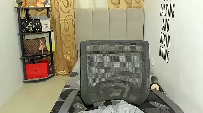 Snapshot of Trixie_Mattel21 chatting on 12.18.24 Trixie Mattel21 online show from 12.18.24