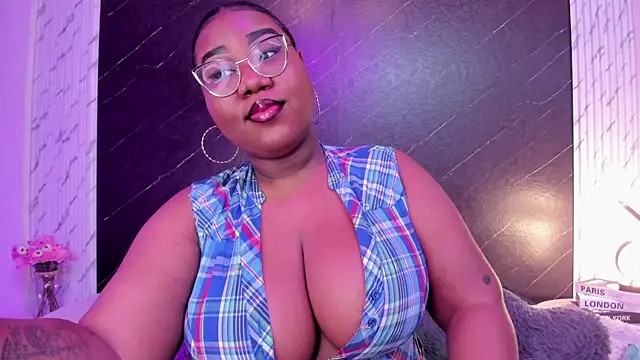 Snapshot of Darnellqueen chatting on 09.17.25 Darnellqueen online show from 09.17.25