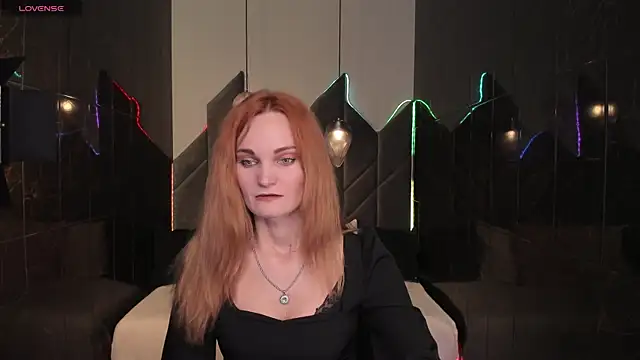 Snapshot of SaraSubtlety chatting on 11.14.25 SaraSubtlety online show from 11.14.25