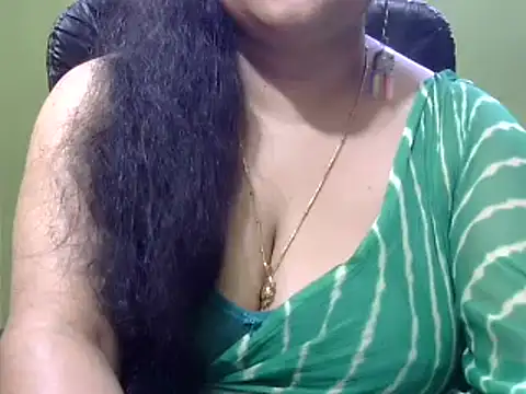 Snapshot of Mona_love143 chatting on 11.08.25 Mona love143 online show from 11.08.25