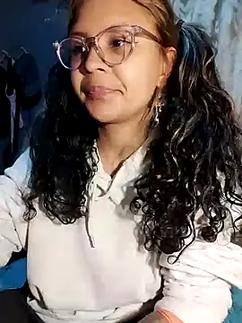 Snapshot of Hathorlove chatting on 12.12.24 Hathorlove online show from 12.12.24