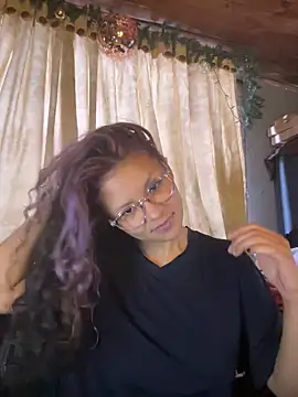 Snapshot of Hathorlove chatting on 01.24.25 Hathorlove online show from 01.24.25