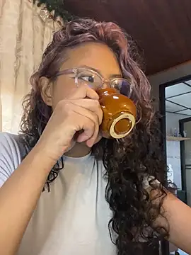 Snapshot of Hathorlove chatting on 01.25.25 Hathorlove online show from 01.25.25