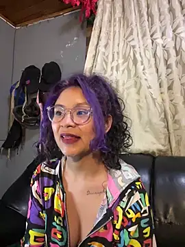 Snapshot of Hathorlove chatting on 02.12.25 Hathorlove online show from 02.12.25