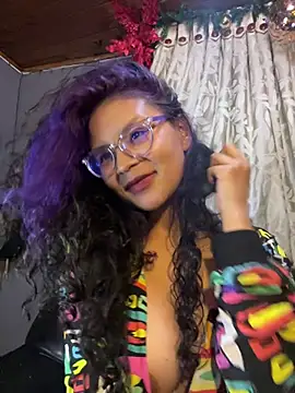 Snapshot of Hathorlove chatting on 02.13.25 Hathorlove online show from 02.13.25