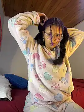 Snapshot of Hathorlove chatting on 02.14.25 Hathorlove online show from 02.14.25