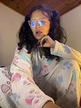 Snapshot of Hathorlove chatting on 02.14.25 Hathorlove online show from 02.14.25