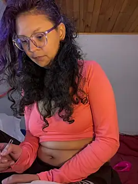 Snapshot of Hathorlove chatting on 02.15.25 Hathorlove online show from 02.15.25