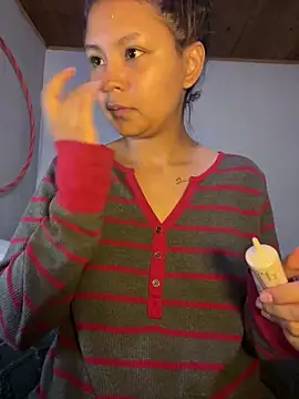 Snapshot of Hathorlove chatting on 02.18.25 Hathorlove online show from 02.18.25