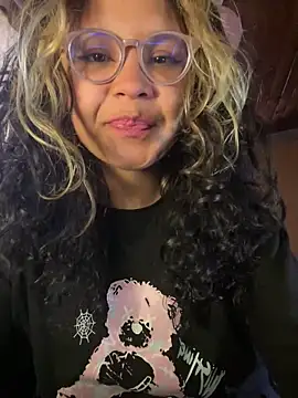 Snapshot of Hathorlove chatting on 09.13.25 Hathorlove online show from 09.13.25