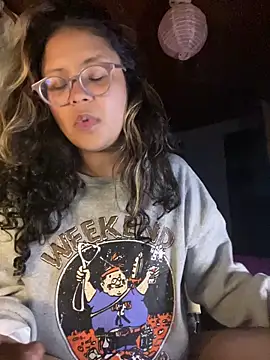 Snapshot of Hathorlove chatting on 09.19.25 Hathorlove online show from 09.19.25