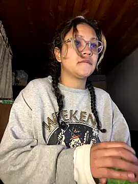 Snapshot of Hathorlove chatting on 10.13.25 Hathorlove online show from 10.13.25