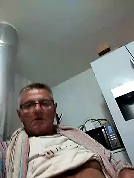 Snapshot of Halasatila chatting on 10.05.25 Halasatila online show from 10.05.25