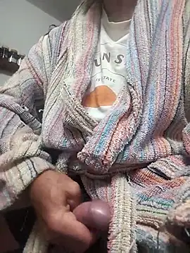 Snapshot of Halasatila chatting on 10.14.25 Halasatila online show from 10.14.25