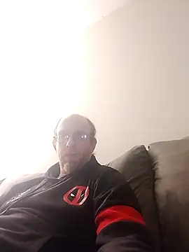 Snapshot of TaylorBlaze chatting on 12.26.24 TaylorBlaze online show from 12.26.24