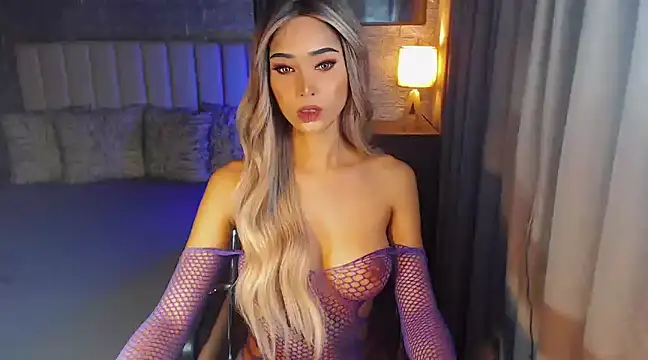 Snapshot of Miss_Amandaversace chatting on 02.18.25 Miss Amandaversace online show from 02.18.25