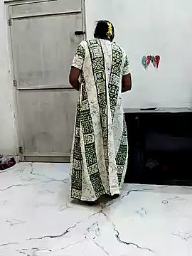 Snapshot of Queen_Dolly chatting on 12.01.24 Queen Dolly online show from 12.01.24