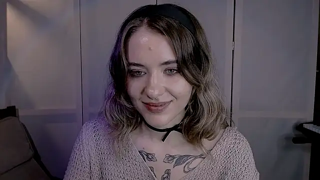 Snapshot of risha_laas chatting on 12.19.24 risha laas online show from 12.19.24