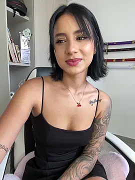 Snapshot of Ale_Lewis chatting on 12.27.24 Ale Lewis online show from 12.27.24