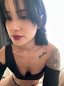 Snapshot of Ale_Lewis chatting on 01.04.25 Ale Lewis online show from 01.04.25