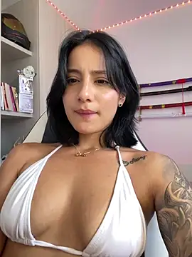 Snapshot of Ale_Lewis chatting on 02.23.25 Ale Lewis online show from 02.23.25