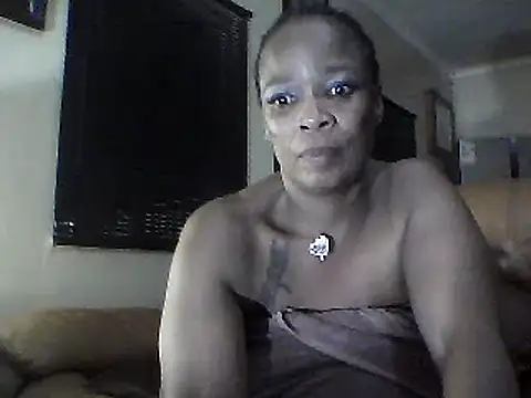 Snapshot of Gucci_Bx chatting on 12.06.24 Gucci Bx online show from 12.06.24