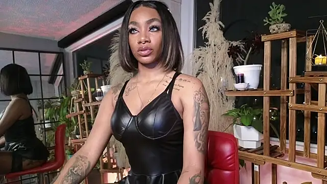 Snapshot of emely_brandon chatting on 12.06.24 emely brandon online show from 12.06.24