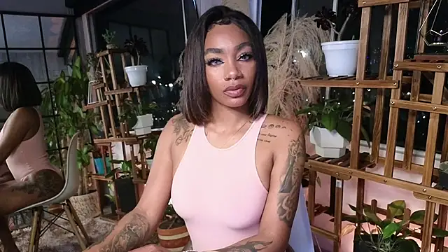 Snapshot of emely_brandon chatting on 12.12.24 emely brandon online show from 12.12.24