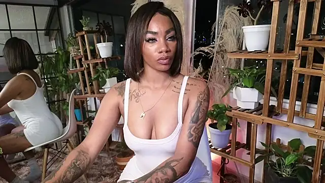 Snapshot of emely_brandon chatting on 12.14.24 emely brandon online show from 12.14.24