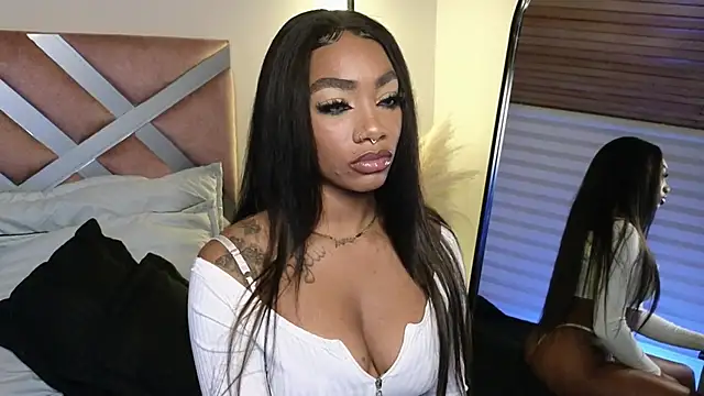 Snapshot of emely_brandon chatting on 01.26.25 emely brandon online show from 01.26.25