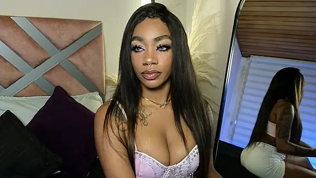 Snapshot of emely_brandon chatting on 02.15.25 emely brandon online show from 02.15.25