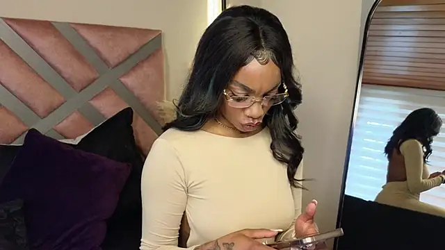 Snapshot of emely_brandon chatting on 03.14.25 emely brandon online show from 03.14.25