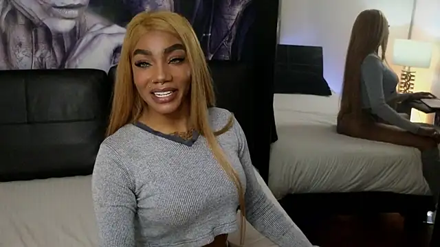 Snapshot of emely_brandon chatting on 11.17.25 emely brandon online show from 11.17.25