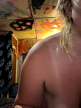 Snapshot of TrashleyRosebud chatting on 11.03.25 TrashleyRosebud online show from 11.03.25