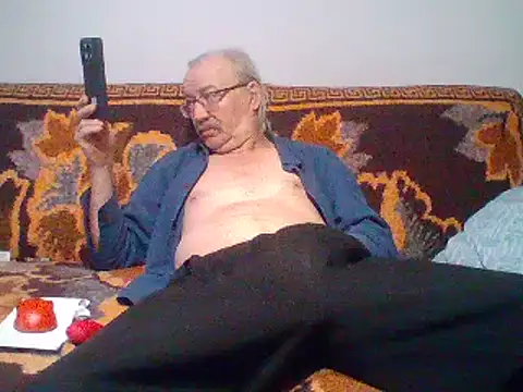Snapshot of cumloverboyxx69 chatting on 02.05.25 cumloverboyxx69 online show from 02.05.25