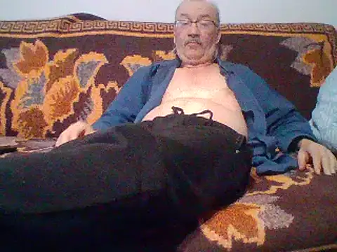 Snapshot of cumloverboyxx69 chatting on 02.19.25 cumloverboyxx69 online show from 02.19.25
