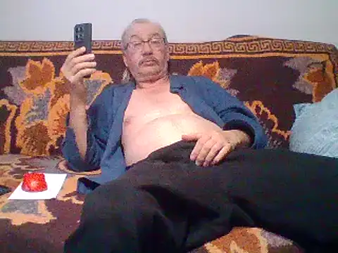 Snapshot of cumloverboyxx69 chatting on 02.24.25 cumloverboyxx69 online show from 02.24.25