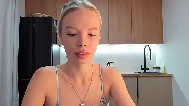 Snapshot of Olivia_Bells chatting on 12.16.24 Olivia Bells online show from 12.16.24