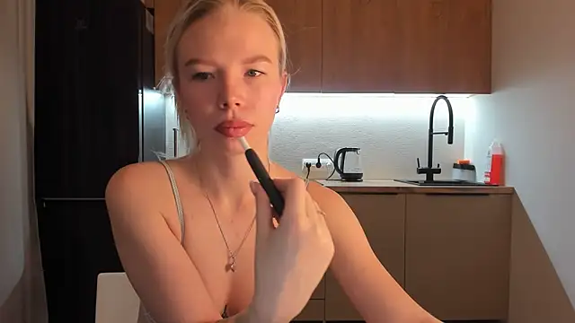 Snapshot of Olivia_Bells chatting on 01.05.25 Olivia Bells online show from 01.05.25