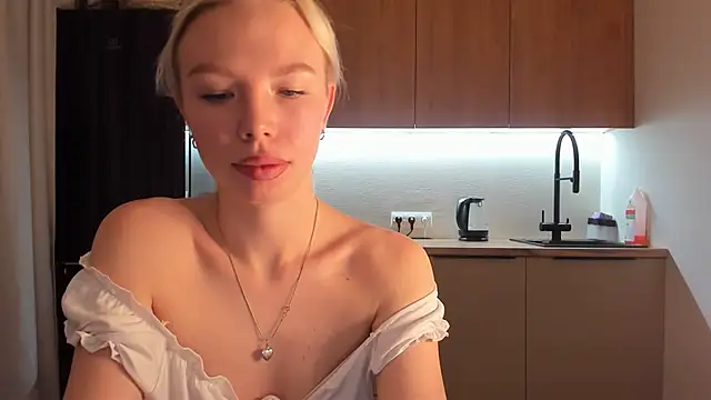 Snapshot of Olivia_Bells chatting on 02.11.25 Olivia Bells online show from 02.11.25