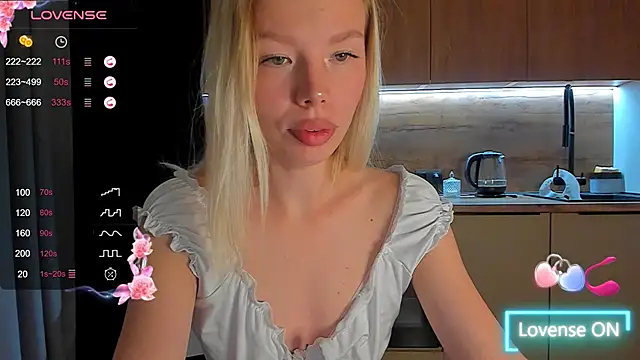 Snapshot of Olivia_Bells chatting on 10.16.25 Olivia Bells online show from 10.16.25