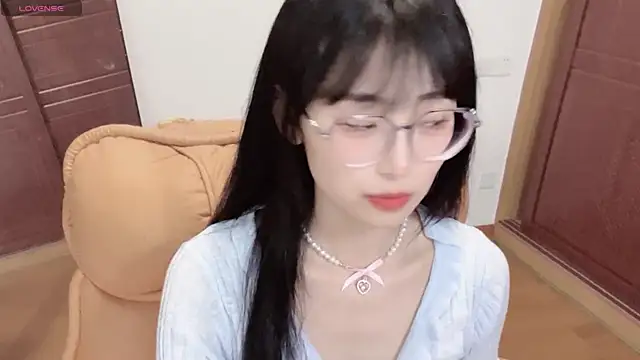 Snapshot of 4uoki chatting on 09.20.25 4uoki online show from 09.20.25