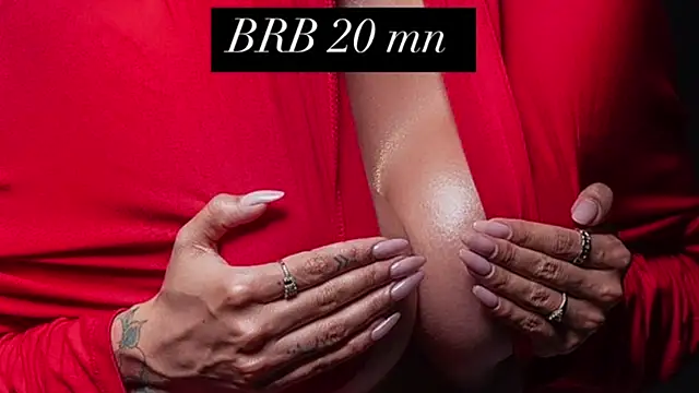 Snapshot of liah_v chatting on 02.05.25 liah v online show from 02.05.25