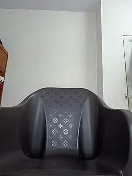 Snapshot of _surbhi_ chatting on 10.04.25 surbhi online show from 10.04.25